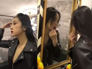 美女化妝